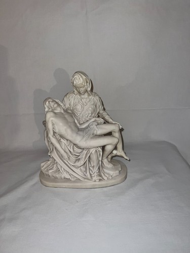 Pietà statue nach - pietà-statue,