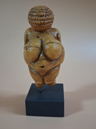 Venus von willendorf - venus,
