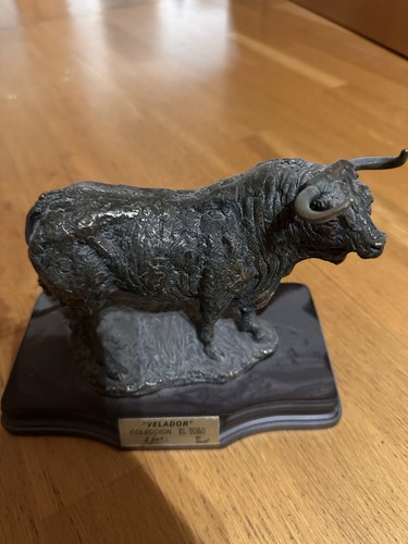 Stier skulptur velador - , „velador“