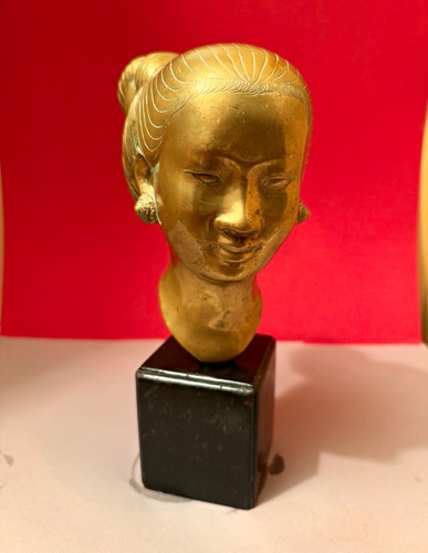 Bust laos woman mitte 20 - bust,