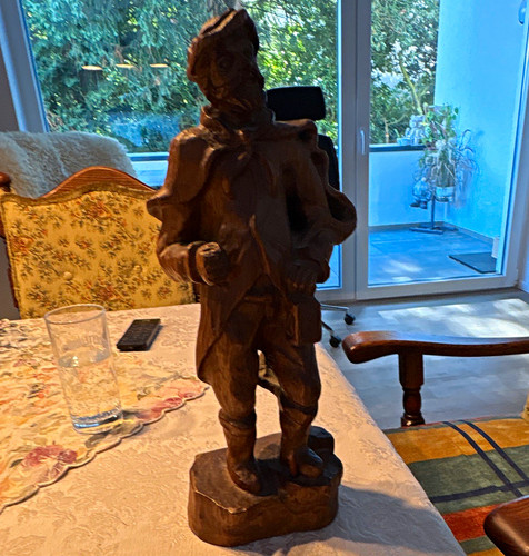 Handgeschnitzte holzskulptur - handgeschnitzte,
