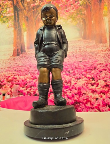Antike bronzefigur junge mit - junge,