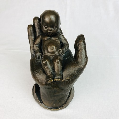 Skulptur hand mit - "hand, kind