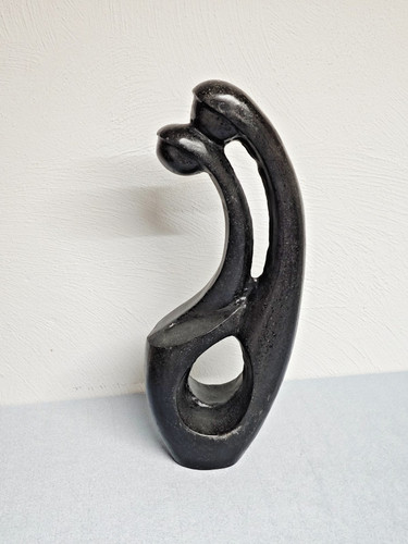 Abstrakte skulptur aus stein - abstrakte,